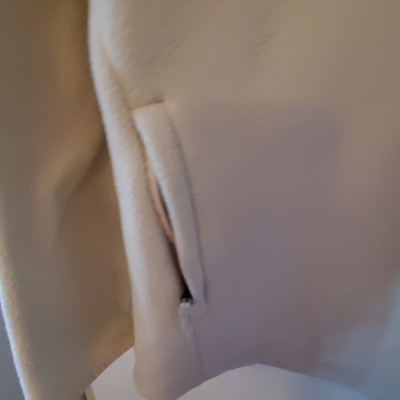 The North Face Cream Fleece Pullover - Picture 4 of 6